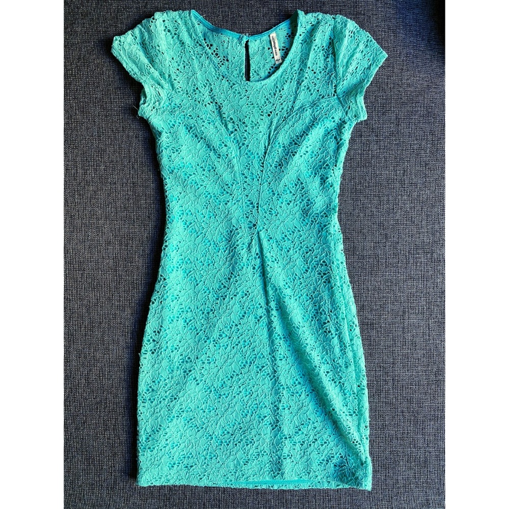 PITAYA Green lacy dress with lace V-neck - Picture 1 of 4